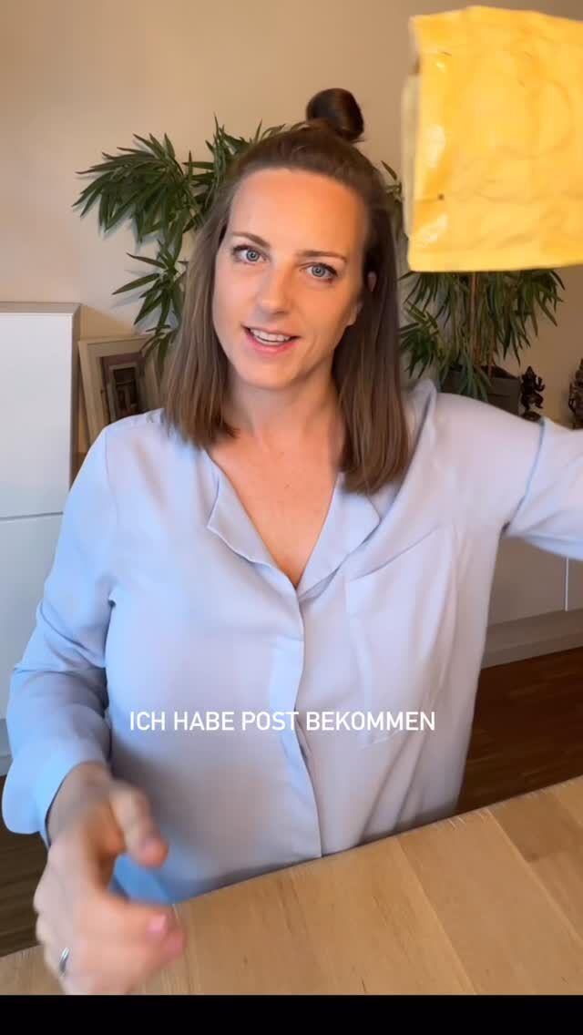 📮 Ich habe post von der Tierarztpraxis am Helios Klinikum in Bad Saarow bekommen. 

Darin?
📷 Eine Kamera voller Eindrücke aus ihrem  Praxisalltag.

Danke, dass ihr zwischen OPs, Zahnröntgen, Untersuchungen, Hunde und Katzen pflegen kleine Momente aus euerer intensivem Arbeit eingefangen habt. ❤️

📸 Zugegeben- Ohne Blotz wird‘s etwas  dunkel- wen habt ihr alles erkannt?

#tierarzt #liscavet #tiermedizinischefachangestellte